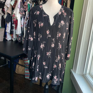 Women's Penningtons Blouse Size 4XP Black Floral